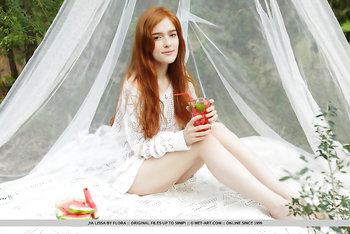 Alluring Jia Lissa Flaunts Her White Pearly Body And Pinkish Beaver
