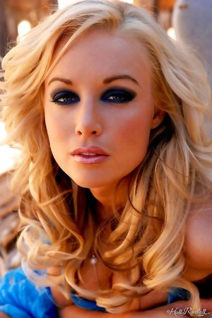 Kayden Kross Pinkish Snatch Getting Closeup