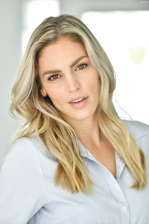 Sweet blonde MILF Ryan Ryans stripping off her tight jeans