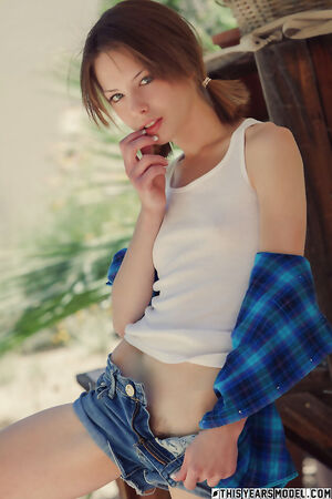 Teen with pigtails Bonnie Apricot in denim shorts flaunting her hairy pussy