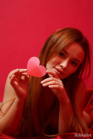 Pretty Marcy Cat seduces with her perfect amazing body