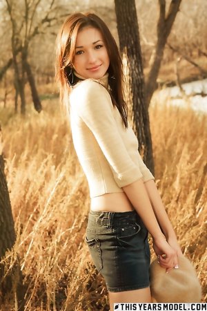 Petite Autumn model Sienna A teases with her slender body in nature
