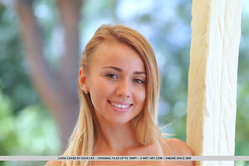 Bare Blondie Cutie Linda Chase