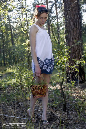 Slender cutie Annet play with her hungry slit on a picnic in nature